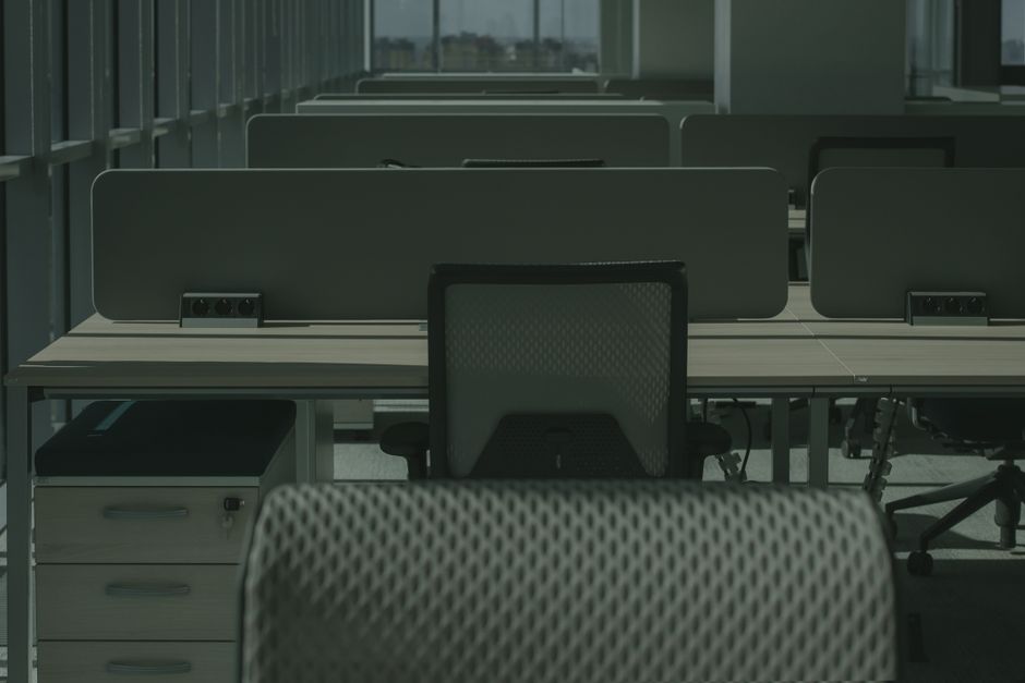 Radni stol i workstation u uredu